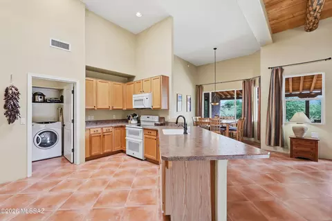 Kitchen - 14157 E Wild Jesse Way, Vail, AZ 85641 photo 2 of 5