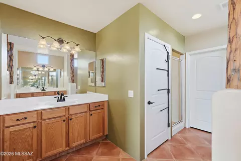 Bath - 14157 E Wild Jesse Way, Vail, AZ 85641 photo 5 of 5