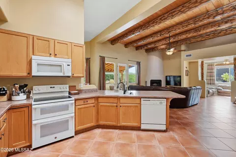 Kitchen - 14157 E Wild Jesse Way, Vail, AZ 85641 photo 3 of 5