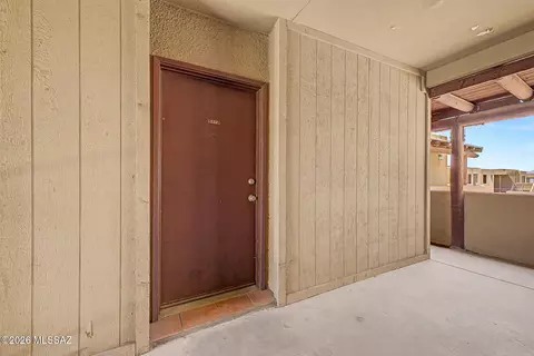 1810 E Blacklidge Dr #322, Tucson, AZ 85719