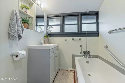 Bath - 601 E 1st St, Tucson, AZ 85705 photo 2 of 5