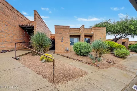 1364 W Desert Hills Dr, Green Valley, AZ 85622