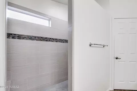 Bath - 168 W Sprint St, Vail, AZ 85641 photo 2 of 4