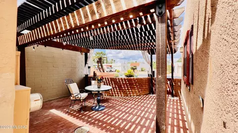 350 N Calle Del Chancero, Green Valley, AZ 85614