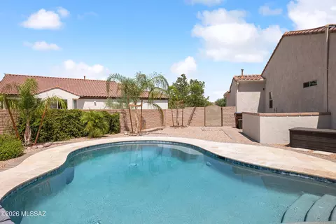497 N Eagle Rock Dr, Green Valley, AZ 85614