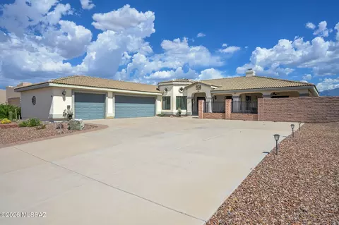 833 S Placita Hermosura, Green Valley, AZ 85614