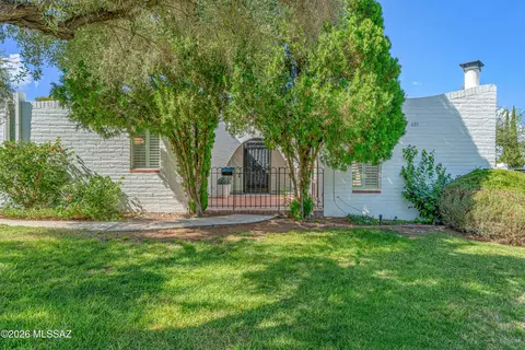 621 W Las Lomitas Rd, Tucson, AZ 85704