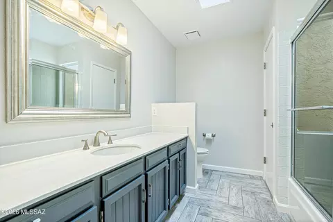 Bath - 7357 E Cascada Cir, Tucson, AZ 85715 photo 3 of 4
