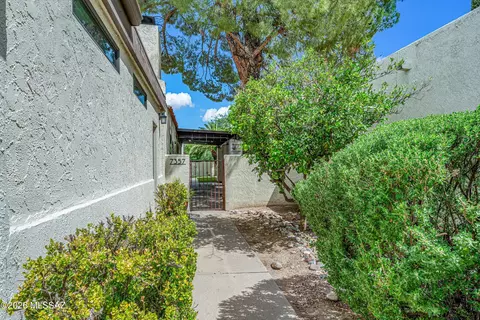 Exterior - 7357 E Cascada Cir, Tucson, AZ 85715 photo 3 of 8