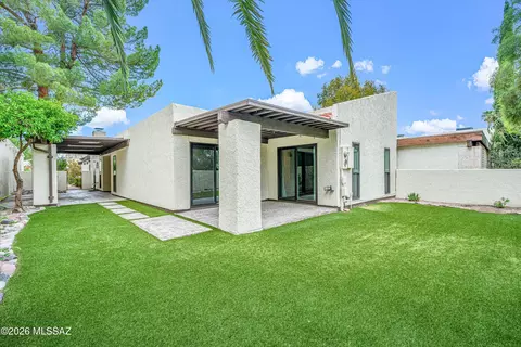 Exterior - 7357 E Cascada Cir, Tucson, AZ 85715 photo 2 of 8