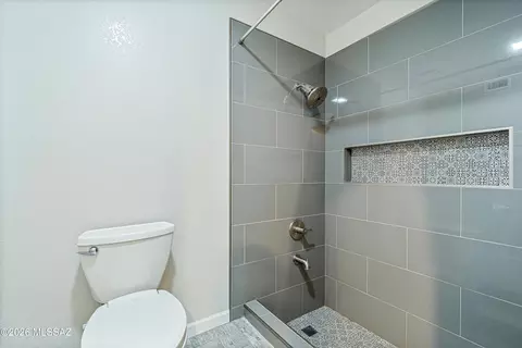 Bath - 7357 E Cascada Cir, Tucson, AZ 85715 photo 2 of 4