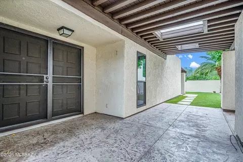 Exterior - 7357 E Cascada Cir, Tucson, AZ 85715 photo 4 of 8