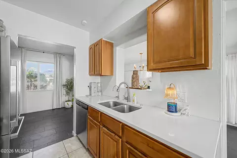 Kitchen - 4550 E Cooper St, Tucson, AZ 85711 photo 2 of 3