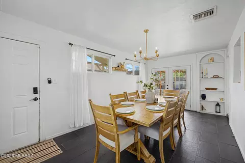 Dining - 4550 E Cooper St, Tucson, AZ 85711 photo 1 of 4