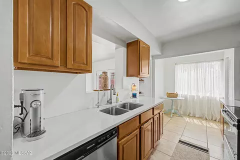 Kitchen - 4550 E Cooper St, Tucson, AZ 85711 photo 3 of 3