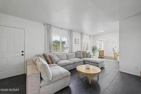 Living - 4550 E Cooper St, Tucson, AZ 85711 photo 2 of 4