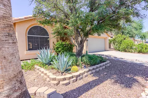 6706 W Nueva Vista Dr, Tucson, AZ 85743