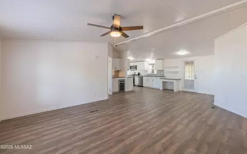 Living - 13333 E Hislop Hill Dr, Vail, AZ 85641 photo 1 of 4