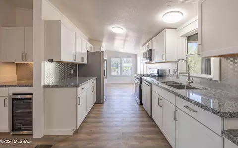 Kitchen - 13333 E Hislop Hill Dr, Vail, AZ 85641 photo 1 of 4