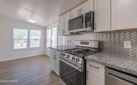 Kitchen - 13333 E Hislop Hill Dr, Vail, AZ 85641 photo 2 of 4