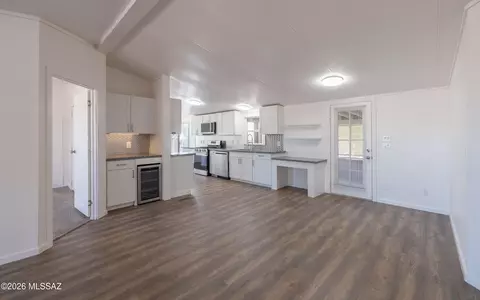 Living - 13333 E Hislop Hill Dr, Vail, AZ 85641 photo 4 of 4