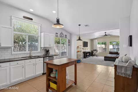 1380 W Crosswinds Pl, Oro Valley, AZ 85737