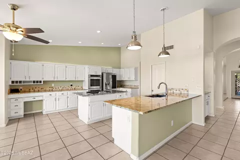 Kitchen - 65741 E Rocky Path Dr, Tucson, AZ 85739 photo 2 of 6