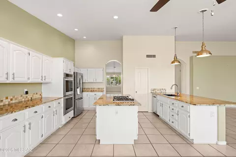 Kitchen - 65741 E Rocky Path Dr, Tucson, AZ 85739 photo 3 of 6