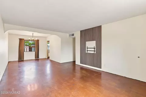 Living - 4919 E Cecelia St, Tucson, AZ 85711 photo 2 of 3