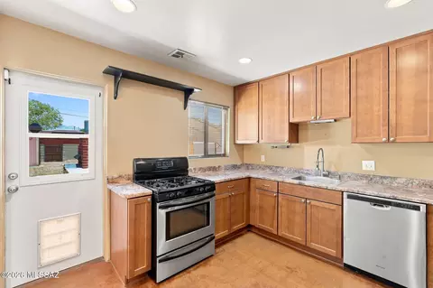 Kitchen - 4919 E Cecelia St, Tucson, AZ 85711 photo 2 of 2
