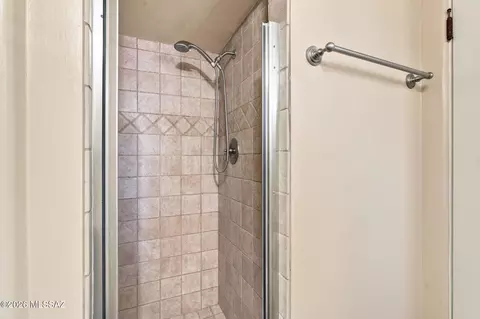 Bath - 4919 E Cecelia St, Tucson, AZ 85711 photo 2 of 4