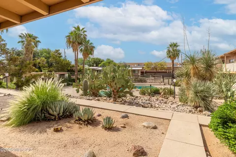 5901 N Oracle Rd #12, Tucson, AZ 85704