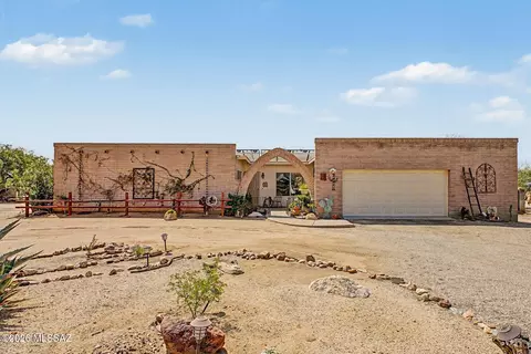 1541 W Daybreak Cir, Tucson, AZ 85704