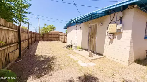 Exterior - 400 E 34th St, Tucson, AZ 85713 photo 2 of 2