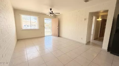 Living - 400 E 34th St, Tucson, AZ 85713 photo 1 of 1
