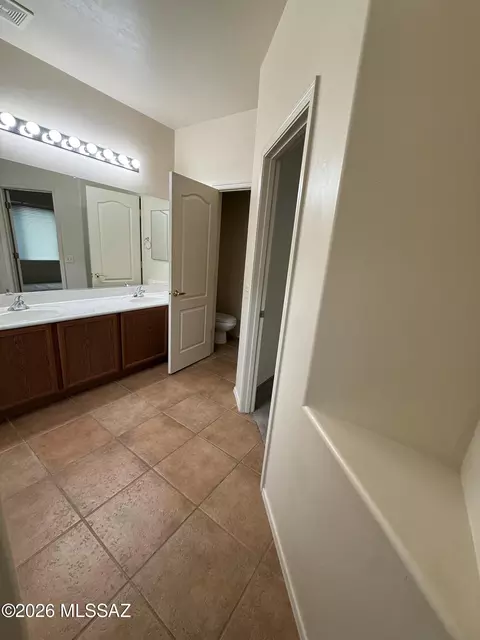 Bath - 625 E Painted Pueblo Dr, Vail, AZ 85641 photo 5 of 5