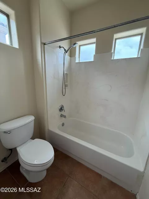 Bath - 625 E Painted Pueblo Dr, Vail, AZ 85641 photo 2 of 5