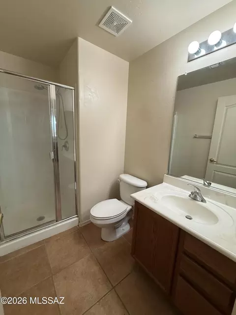 Bath - 625 E Painted Pueblo Dr, Vail, AZ 85641 photo 1 of 5