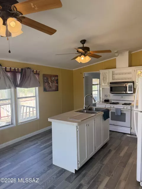 9025 S Marstellar Rd, Tucson, AZ 85736