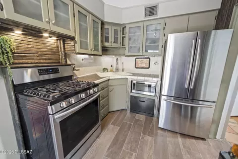 Kitchen - 2931 Edison St, Tucson, AZ 85716 photo 3 of 5