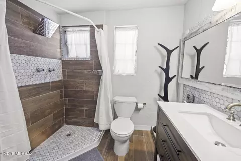 Bath - 2931 Edison St, Tucson, AZ 85716 photo 1 of 4