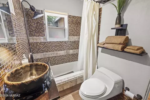 Bath - 2931 Edison St, Tucson, AZ 85716 photo 3 of 4