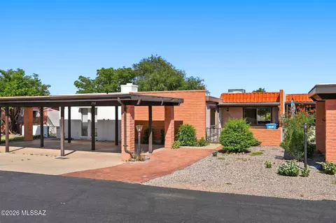 232 N Calle Del Santo, Green Valley, AZ 85614