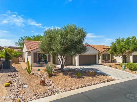 2276 E Thunderchief Dr, Green Valley, AZ 85614