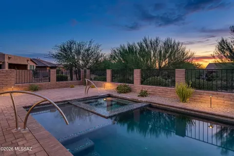 2475 E Rolling Meadow Ln, Green Valley, AZ 85614