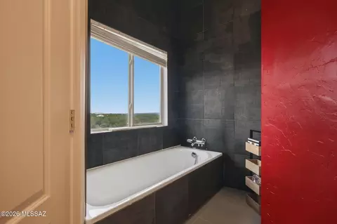 Bath - 10248 E Buffaloberry Loop, Tucson, AZ 85748 photo 4 of 4