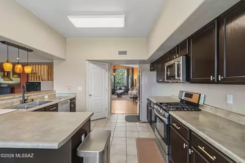 Kitchen - 10248 E Buffaloberry Loop, Tucson, AZ 85748 photo 7 of 7