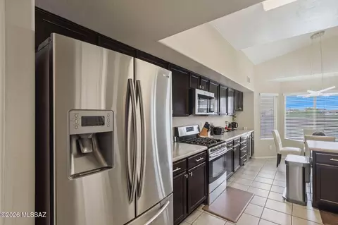 Kitchen - 10248 E Buffaloberry Loop, Tucson, AZ 85748 photo 2 of 7