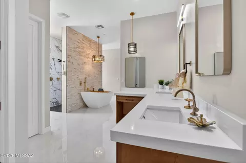 Bath - 14652 E Sands Ranch Rd, Vail, AZ 85641 photo 1 of 10