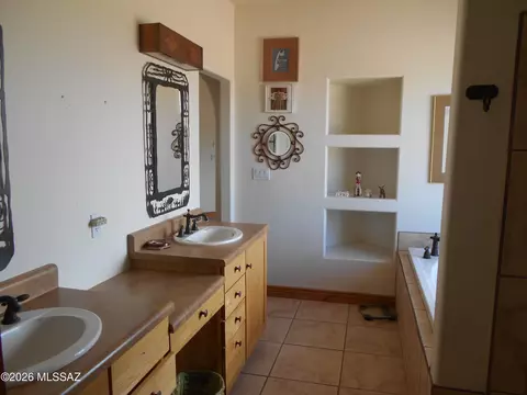 Bath - 1077 S Central Rd, Pearce, AZ 85625 photo 3 of 4
